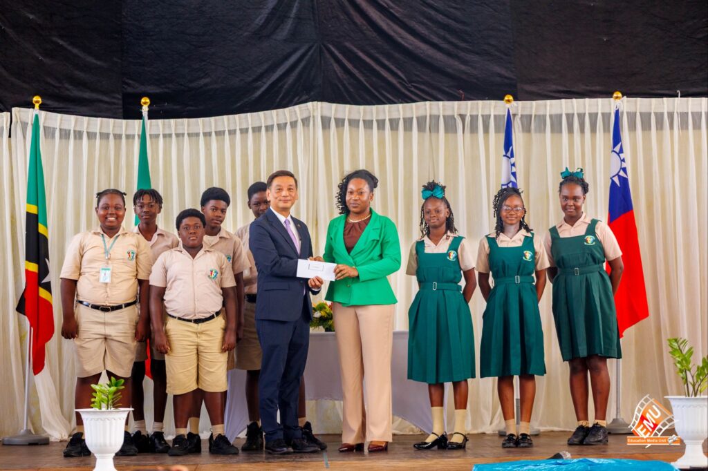 ROC (TAIWAN) REINFORCES STUDENT EDUCATIONAL ADVANCEMENT BY HONOURING ANNUAL SCHOLARSHIP COMMITMENT 2 225a0299938326330994390045