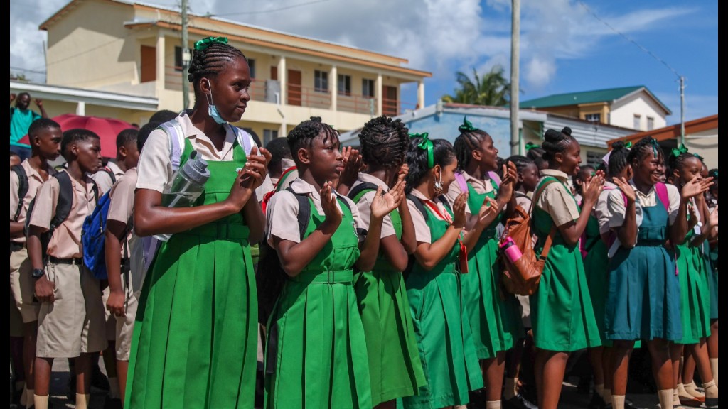 f44218aa543ccc6882bc6c8a8246751bcayon high students